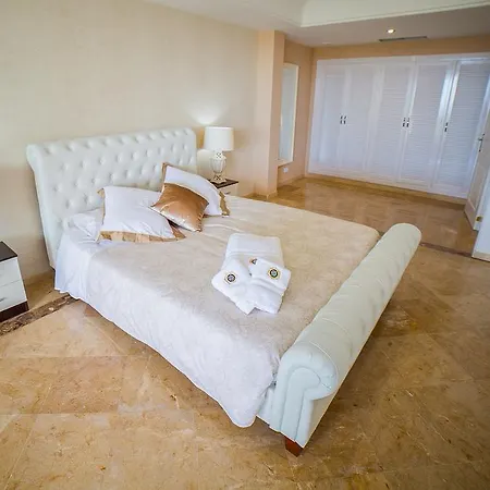 Aparthotel Banus Beach 4*