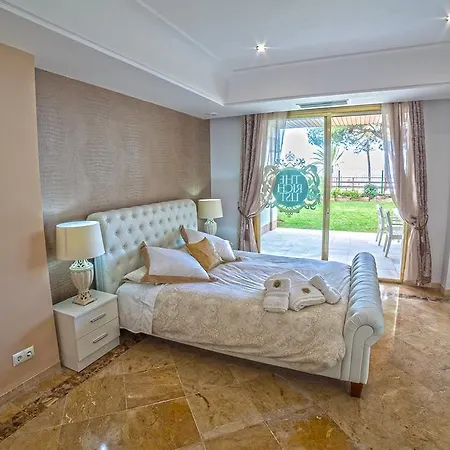 Banus Beach Aparthotel 4*