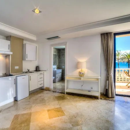 Banus Beach Aparthotel 4*
