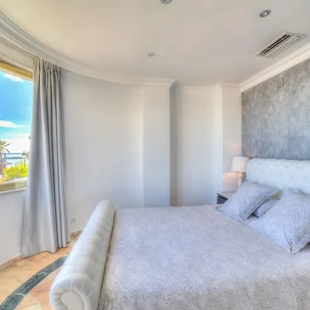 Banus Beach Aparthotel 4*