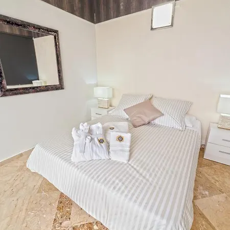 Banus Beach Aparthotel